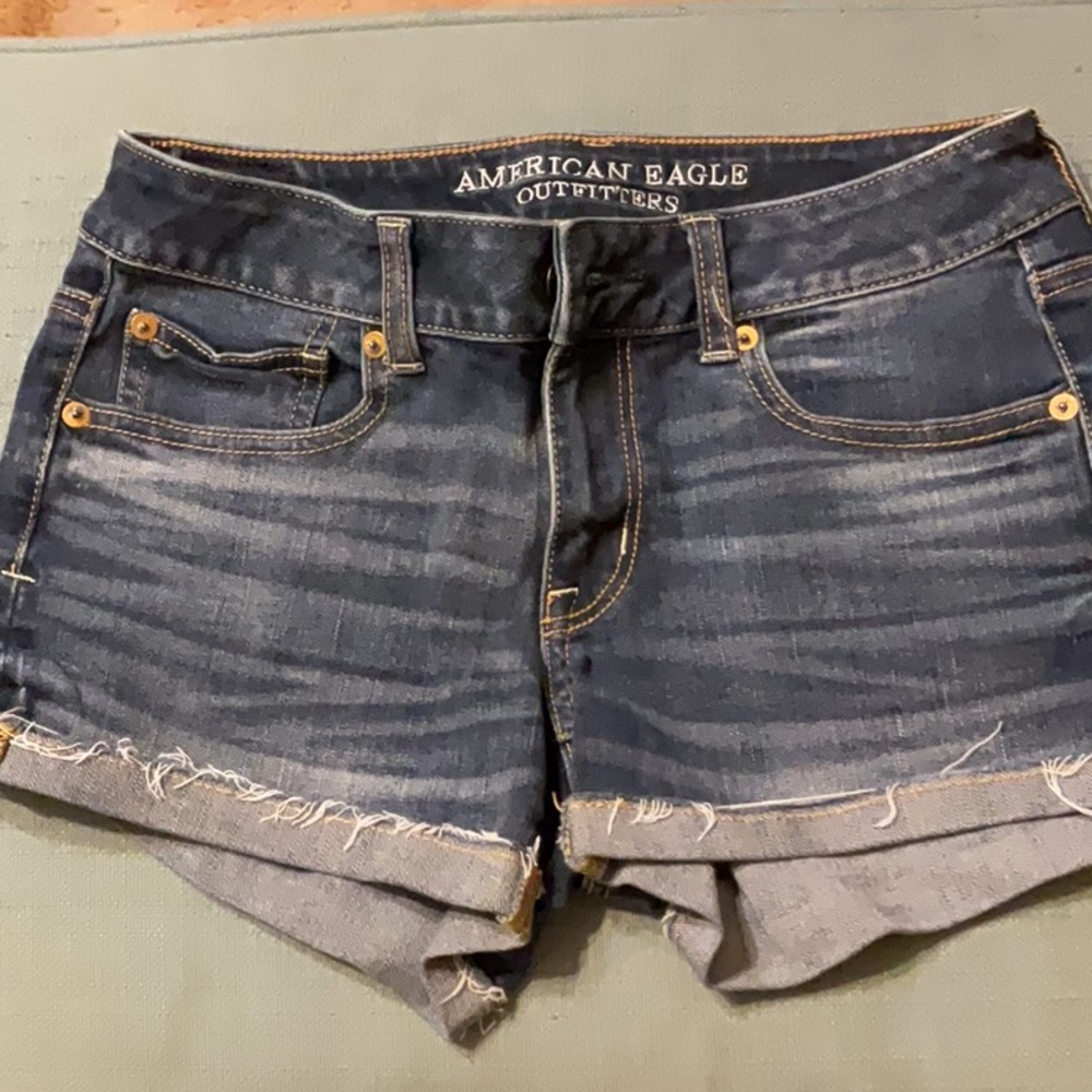Ladies American Eagle outfitters Jean cuffed Shorts. Size 4